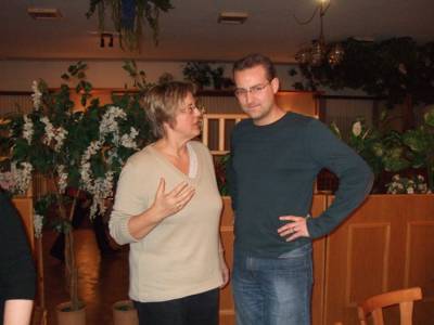 Kurzes politisches Gesprch durfte auch sein.
Hier unsere Kreisgeschftsfhrerin im Gesprch mit Sven Behrens, Vorsitzender des Gemeindeverbandes Hage 