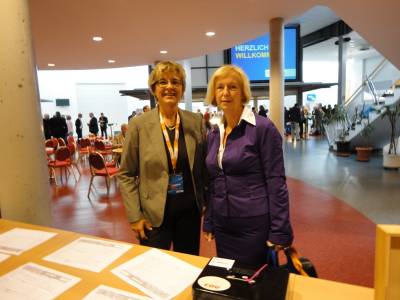 Geschftsfhrerin Rita Kalscheuer-Mller mit Wissenschaftsministerin Johanna Wanka