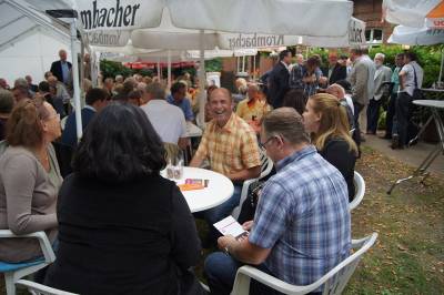 Hier : Mitte: Jens Tammen, Ortsverband Haxtum