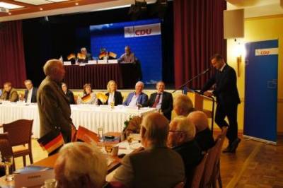 CDU Kreisparteitag am 17. Oktober 2016 in Middels-Ogenbargen - Ehrung von Dieter Beninga aus Südbrookmerland für 40 Jahre Parteitreue