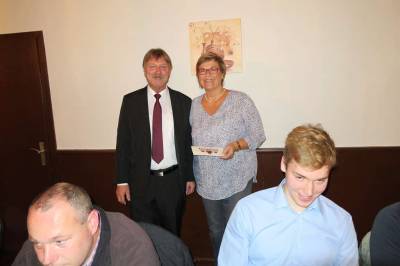 Der ehemalige Vorsitzende Jrgen Reis und die CDU-Kreisgeschftsfhrerin Rita Kalscheuer-Mller