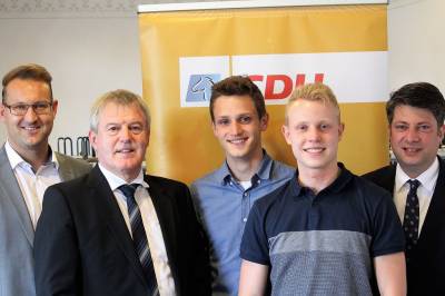 CDU-Kreisvorsitzender Sven Behrens, Hardwig Kuiper, vom CDU  Stadtverband Aurich untersttzter Kandidat fr die Brgermeisterwahl in Aurich im Jahr 2019, Konstantin Musolf und Riko Bttner , JU Aurich, Christian Calderone, MdL, Wahlkreispate
